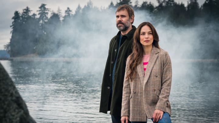 MURDER IN A SMALL TOWN: L-R: Rossif Sutherland and Kristin Kreuk. CR: FOX.