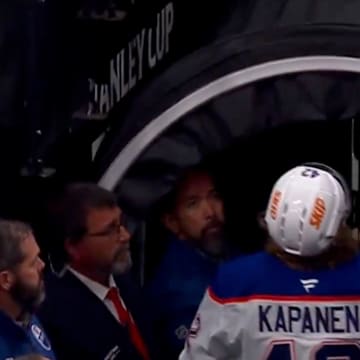 Panthers fans give the business to Kasperi Kapanen