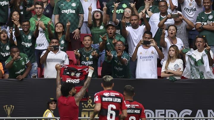 Gabigol comemorou gol contra o Palmeiras perto da torcida rival