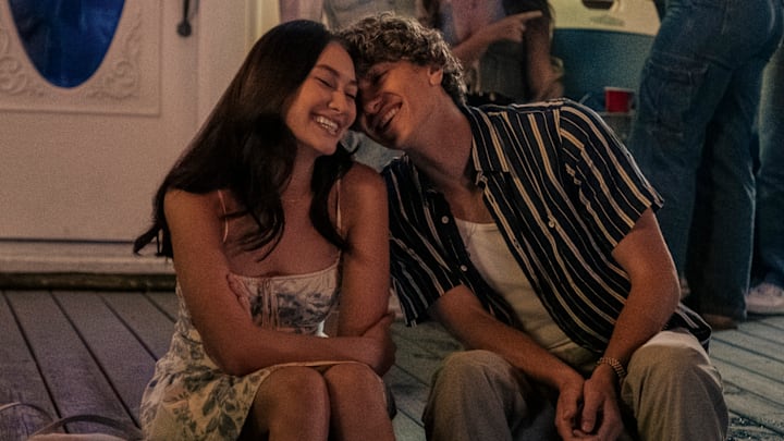 Belly (Lola Tung) and Jeremiah (Gavin Casalegno) in THE SUMMER I TURNED PRETTY season 3