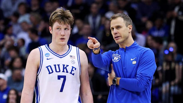 Duke Blue Devils head coach Jon Scheyer talks to Duke Blue Devils guard Kon Knueppel (7) during the second half 