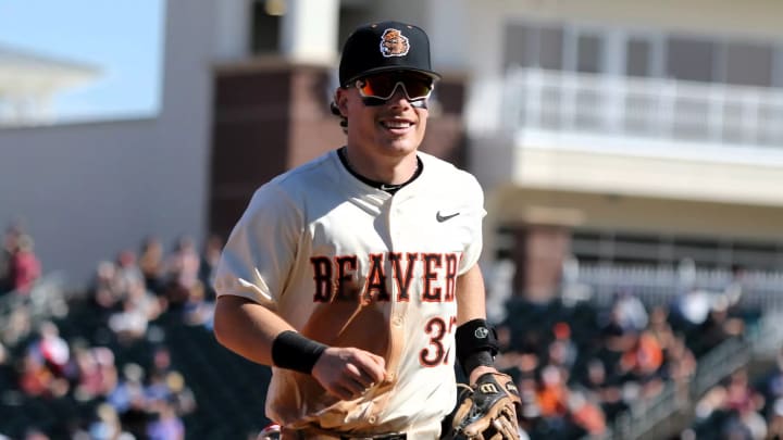 Oregon State second baseman, Travis Bazzana runs off the field after the inning. 