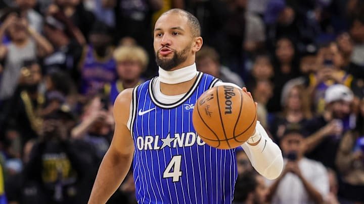 Jalen Suggs has worn his headband around his neck at the start of games this season