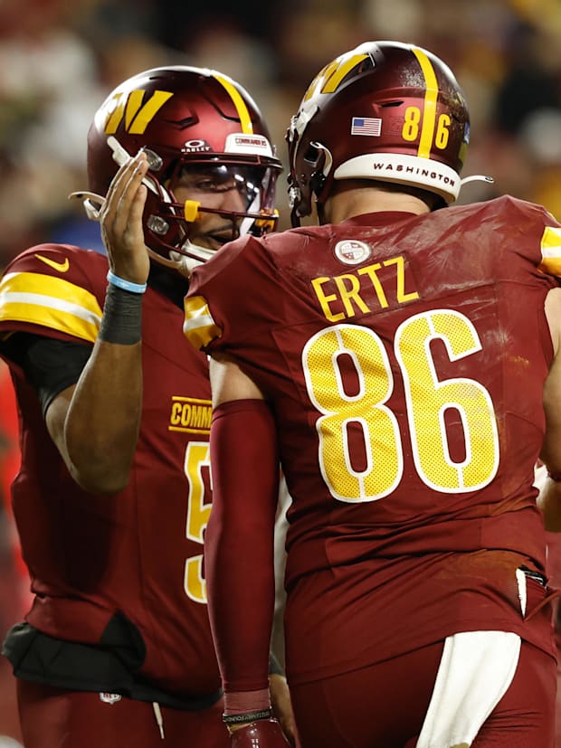 Washington Commanders quarterback Jayden Daniels (5) celebrates with Commanders tight end Zach Ertz ( Washington Commanders quarterback Jayden Daniels (5) celebrates with Commanders tight end Zach Ertz (