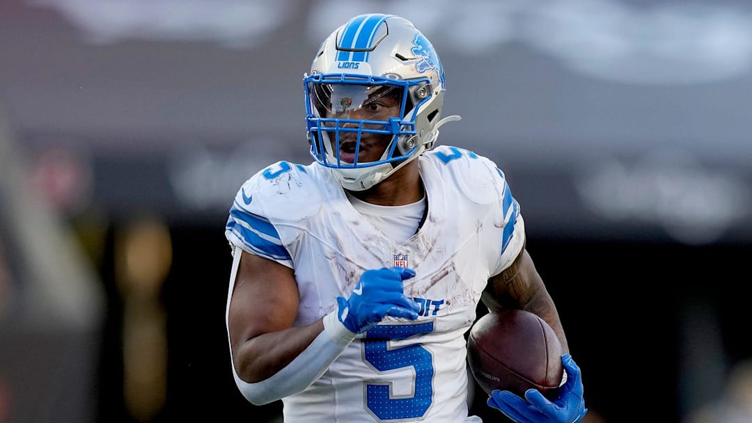 Detroit Lions running back David Montgomery (5) runs toward the end zone in the 3rd quarter over the Cincinnati Bengals at Paycor Stadium on October 5, 2025.