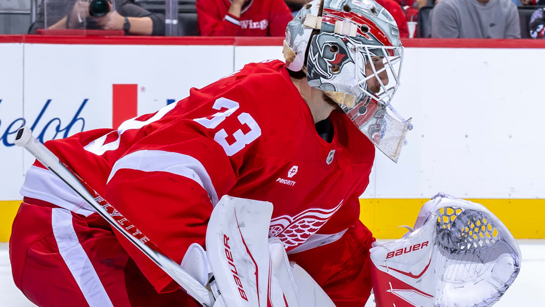 Chicago Blackhawks v Detroit Red Wings