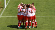 Meisterinnen: Die Frauen des FC Bayern München nach dem 11:1 gegen Potsdam