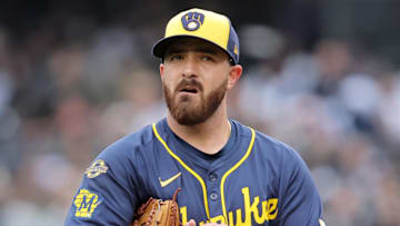 Milwaukee Brewers starting pitcher Aaron Civale (32)