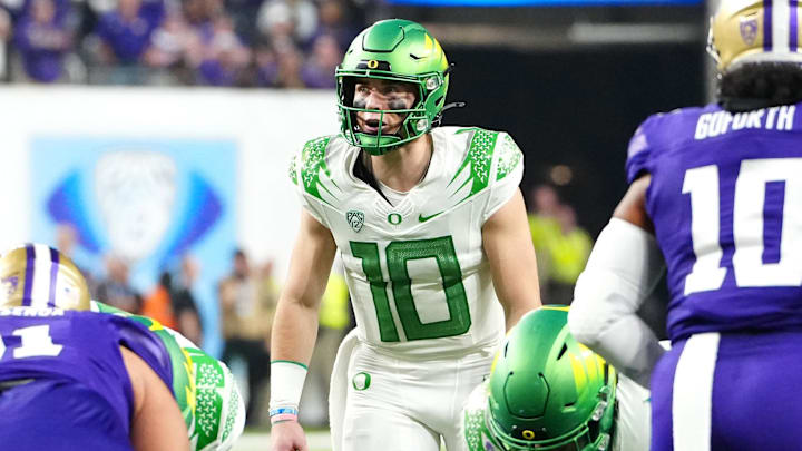 Dec 1, 2023; Las Vegas, NV, USA; Oregon Ducks quarterback Bo Nix (10) prepares to hike the ball against the Washington Huskies during the third quarter at Allegiant Stadium.