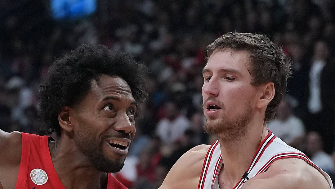 Oct 21, 2026; Toronto, Ontario, CAN;  Toronto Raptors forward Kawhi Leonard (2) drives to the basket against Chicago Bulls forward Matas Buzelis (14) during the second quarter at Scotiabank Arena.  Mandatory Credit: Nick Turchiaro-Imagn Images