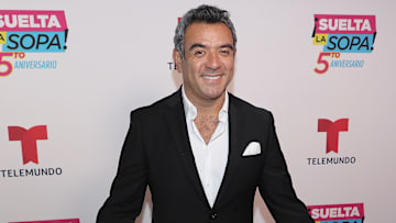 Héctor Sandarti regresa a Telemundo para conducir "La Casa de los Famosos"
