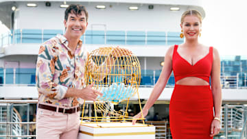 Jerry O'Connell and Rebecca Romijn, hosts of the CBS original series THE REAL LOVE BOAT, scheduled to air on the CBS Television Network. -- Photo: Sara Mally/CBS ©2022 CBS Broadcasting, Inc. All Rights Reserved.