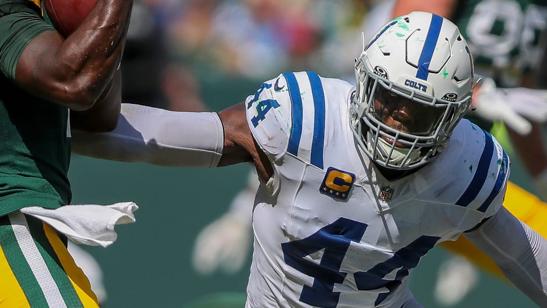 Indianapolis Colts linebacker Zaire Franklin (44) misses a sack against Green Bay Packers quarterback Malik Willis in 2024.