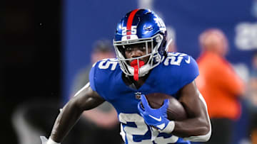 Former New York Giants running back Jashaun Corbin is signing with the Atlanta Falcons.