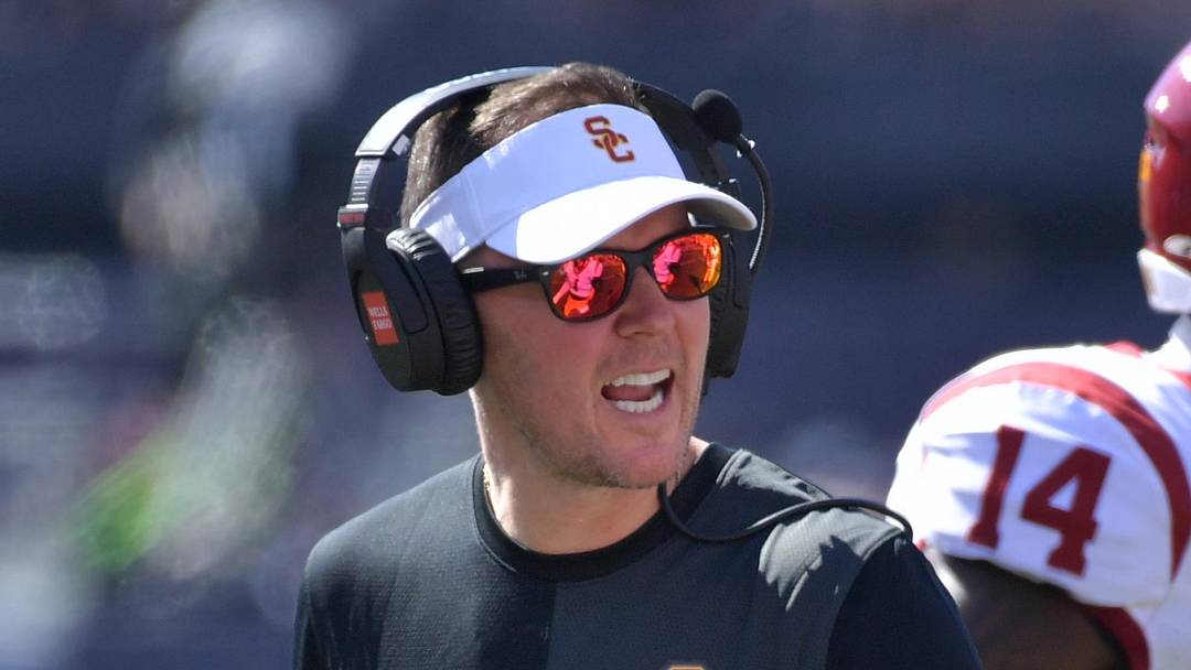 Sep 27, 2025; Champaign, Illinois, USA; Southern California Trojans head coach Lincoln Riley talks with players during the first half against the Illinois Fighting Illini at Memorial Stadium. Mandatory Credit: Ron Johnson-Imagn Images Sep 27, 2025; Champaign, Illinois, USA; Southern California Trojans head coach Lincoln Riley talks with players during the first half against the Illinois Fighting Illini at Memorial Stadium. Mandatory Credit: Ron Johnson-Imagn Images