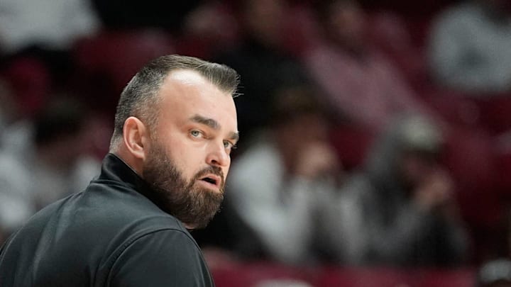 National analyst Jeff Goodman gives Providence the edge over Syracuse basketball for head coaching candidate Bryan Hodgson.