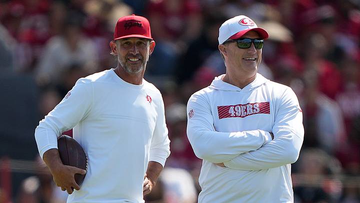 San Francisco 49ers head coach Kyle Shanahan (L) and general manager John Lynch (R)