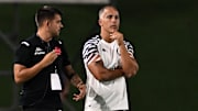 Ex-lateral ocupava o cargo de diretor técnico antes de comandar o time
