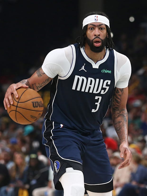 Dallas Mavericks forward Anthony Davis