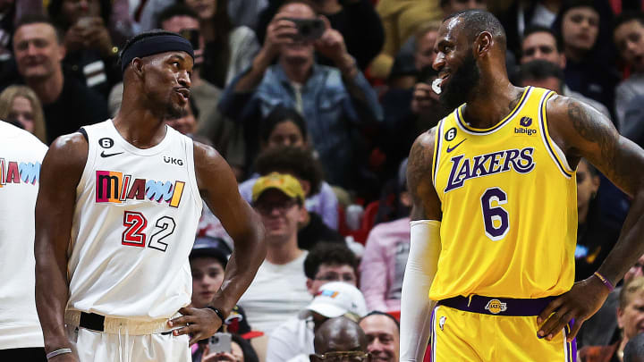 Jimmy Butler puede juntarse con LeBron James en Lakers si se cumplen varios factores, incluyendo un cambio desde el Heat