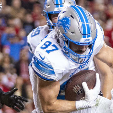 Detroit Lions tight end Sam LaPorta (87) scores a touchdown against San Francisco 49ers cornerback Isaac Yiadom (22) 