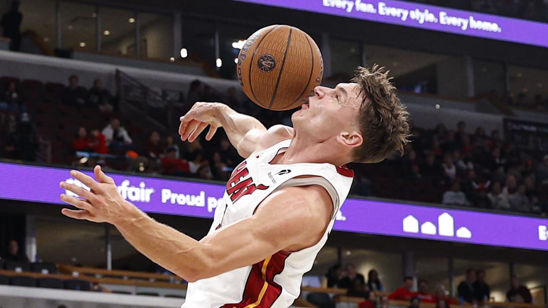 Nov 21, 2025; Chicago, Illinois, USA; Miami Heat guard Pelle Larsson (9) scores against the Chicago Bulls during the second half at United Center. Mandatory Credit: Kamil Krzaczynski-Imagn Images