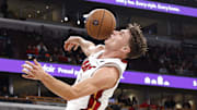 Nov 21, 2025; Chicago, Illinois, USA; Miami Heat guard Pelle Larsson (9) scores against the Chicago Bulls during the second half at United Center. Mandatory Credit: Kamil Krzaczynski-Imagn Images