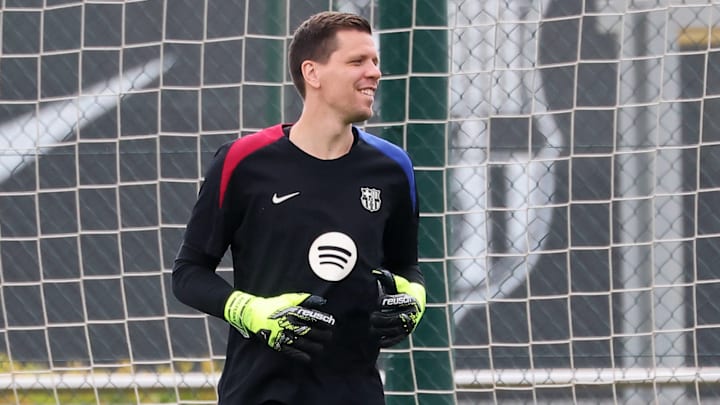Wojciech Szczesny remains undecided over his Barcelona future Wojciech Szczesny remains undecided over his Barcelona future