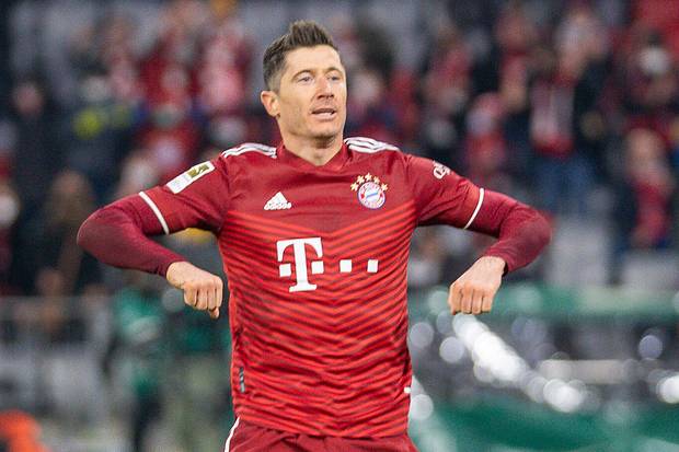 Robert Lewandowski marquant pour le Bayern Munich Robert Lewandowski marquant pour le Bayern Munich