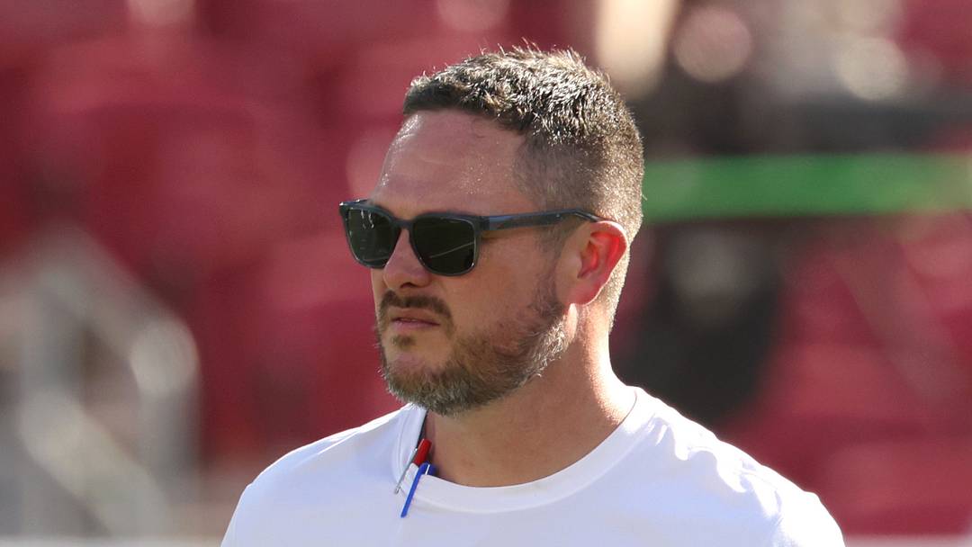 Sep 26, 2026; Los Angeles, California, USA;  Oregon Ducks head coach Dan Lanning looks on before a game against the USC Trojans at United Airlines Field at Los Angeles Memorial Coliseum.  