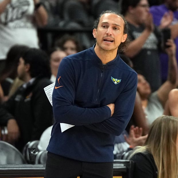 Dallas Wings head coach Chris Koclanes