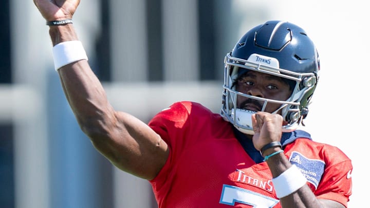 Malik Willis (7) throws in drills during training camp.