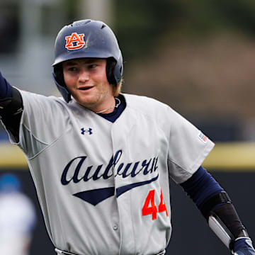 Auburn Tigers catcher Chase Fralick's two-out double tied it up in the 9th. Auburn beat the Kentucky Wildcats 8-7.