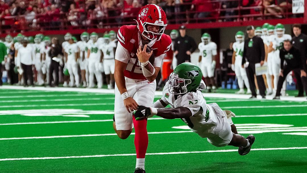 South Dakota quarterback Jackson Proctor (12)