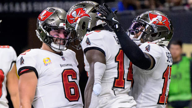 Tampa Bay Buccaneers Baker Mayfield and Chris Godwin celebrate a touchdown