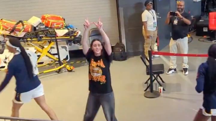 Caitlin Clark flashes a W at the Atlanta crowd. 