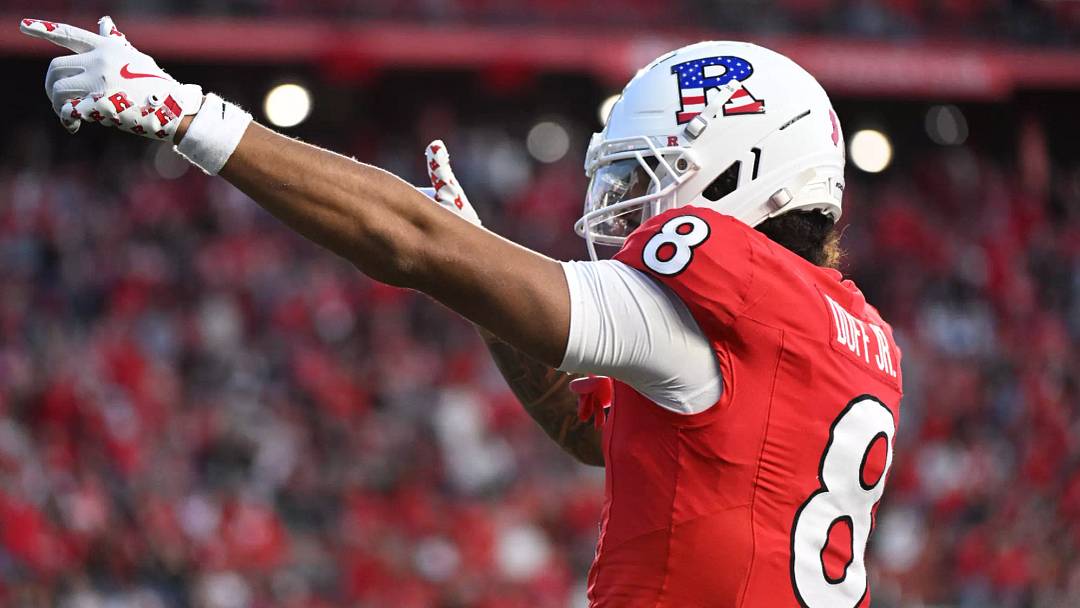 KJ Duff Jr. celebrates a first down