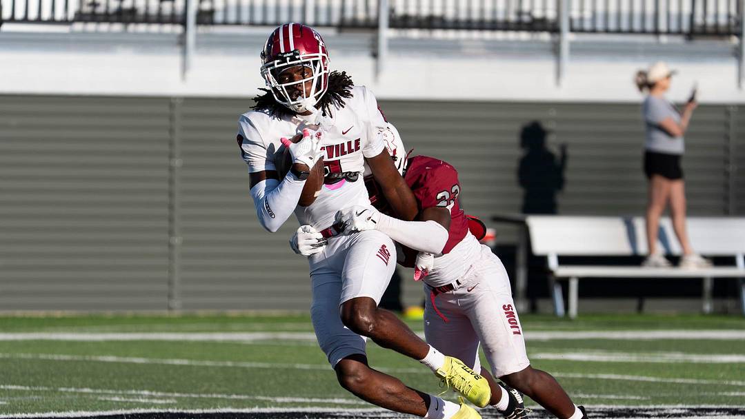 The Auburn Tigers are battling other SEC programs for in-state receiver Deshawn Hall.