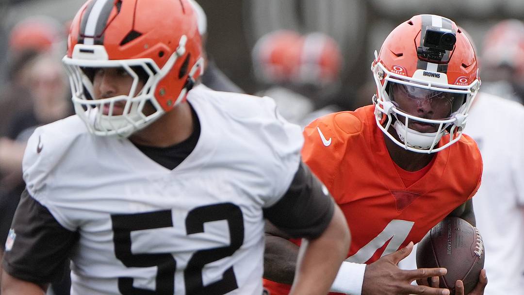 Browns center Parker Brailsford blocks as quarterback Deshaun Watson runs on the first day of minicamp at CrossCountry Mortgage Campus of the Cleveland Browns in Berea, Ohio on June 9, 2026.