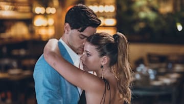 Nicole Wallace as Noah and Gabriel Guevara as Nick in Culpa Tuya
