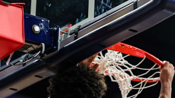 Arizona Wildcats forward Koa Peat (10) 