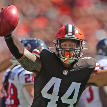 Cleveland Browns linebacker Sione Takitaki (44) celebrates after recovering a fumbled punt.