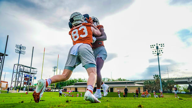 Texas Longhorns tight end Spencer Shannon and Amari Niblack during football spring practice at the Frank Denius practice fiel