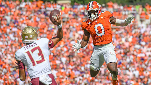 Clemson Tigers linebacker Barrett Carter (0) pressures Florida State Seminoles quarterback Jordan Travis 