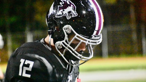 Ryder Barrysmith and Eastlake jumped out to a two-touchdown lead over Bellevue in first half, but lost, 42-27, in Sammamish.