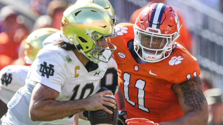 Nov 4, 2023; Clemson, South Carolina, USA; Notre Dame Fighting Irish quarterback Sam Hartman (10) runs against Clemson Tigers defensive lineman Peter Woods (11) for a touchdown during the third quarter at Memorial Stadium