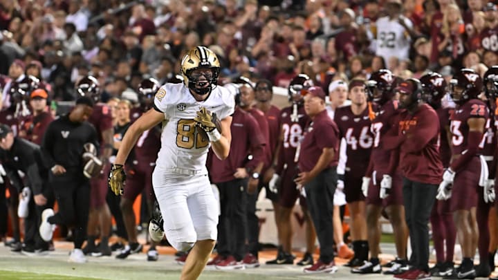 Sep 6, 2025; Blacksburg, Virginia, USA; Vanderbilt Commodores tight end Brycen Coleman (82) runs for a touchdown after catching a pass during the second quarter at Lane Stadium. Mandatory Credit: Brian Bishop-Imagn Images Sep 6, 2025; Blacksburg, Virginia, USA; Vanderbilt Commodores tight end Brycen Coleman (82) runs for a touchdown after catching a pass during the second quarter at Lane Stadium. Mandatory Credit: Brian Bishop-Imagn Images