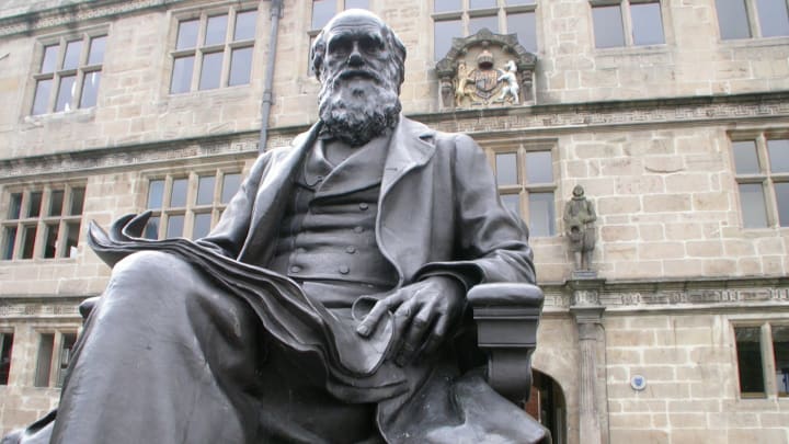 biography about charles darwin