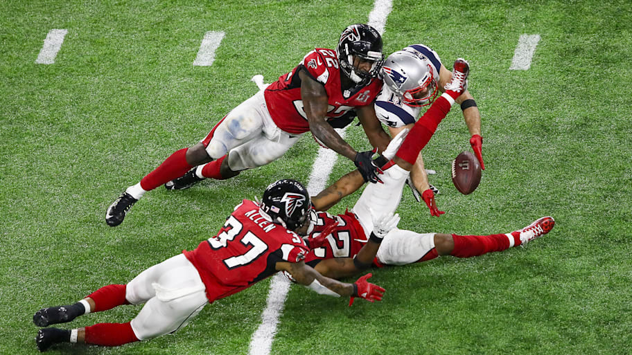 Julian Edelman helped the Patriots defeat the Falcons 34–28.