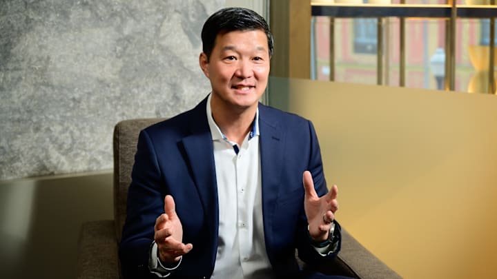 Hon Pak, médico y líder global de Salud Digital en Samsung, dejó clara la idea que un reloj puede ser un entrenador, que con sensores ayuda al bienestar y también a detectar problemas que te ayudan para ver a un médico.